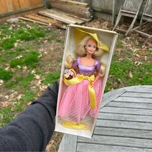 Avon Vintage Barbie dolls, Spring Blossom Barbie, Barbie 1995